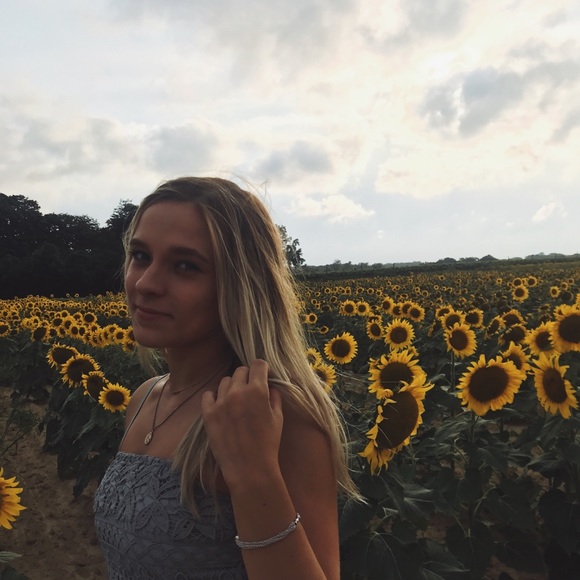 Meet your Posher, Isabella - Picture 1 of 2